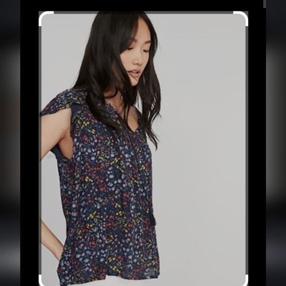 Old Navy Tops - Old Navy Floral Print Flutter Trim Swing Top Size Large EUC